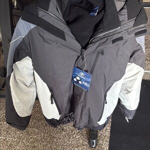Gray and Black Ski & Snowboard Jacket with Athletic Design